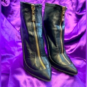 Bebe Black Pointy Toe, Ankle Boots size 6- Gold Front Zipper FLAWED